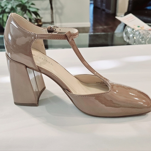 Marc Fisher Tan Patent Leather Shoes T- Strap Block Heel Square Toe  Pump sz 7.5 - Picture 4 of 13